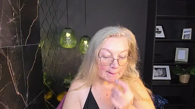 Snapshot of NataliMellow chatting on 12.16.25 NataliMellow online show from 12.16.25