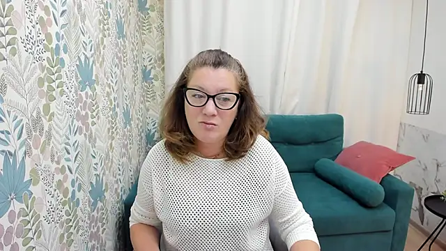 Snapshot of LeaPure chatting on 11.15.25 LeaPure online show from 11.15.25