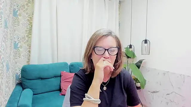 Snapshot of LeaPure chatting on 08.01.26 LeaPure online show from 08.01.26