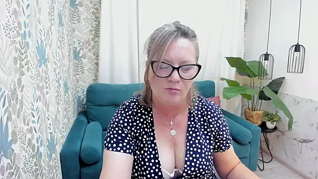 Snapshot of LeaPure chatting on 08.08.26 LeaPure online show from 08.08.26