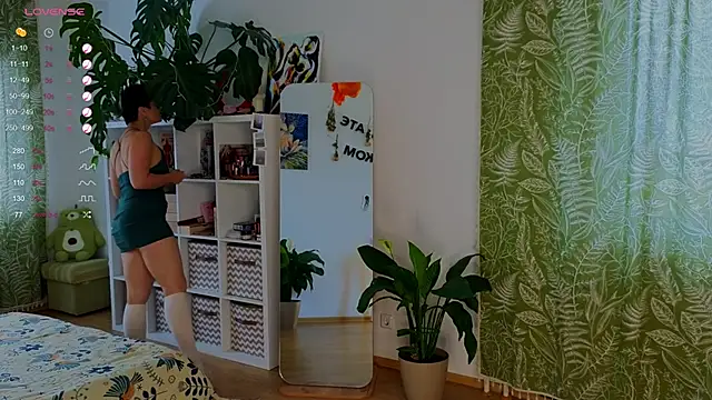 lana sky online show from 10.13.25