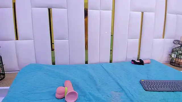 Snapshot of cristinapuerta_ chatting on 12.02.24 cristinapuerta online show from 12.02.24