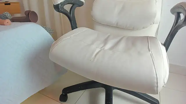 Snapshot of cristinapuerta_ chatting on 12.01.25 cristinapuerta online show from 12.01.25