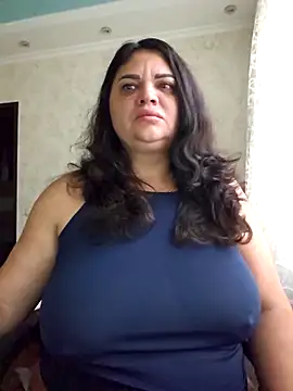 Snapshot of littleRikka chatting on 10.08.25 littleRikka online show from 10.08.25