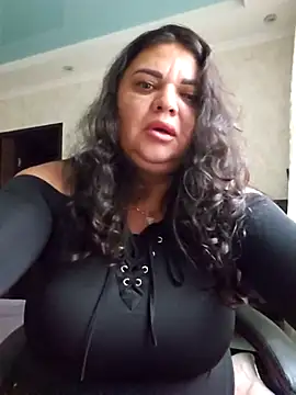 Snapshot of littleRikka chatting on 11.19.25 littleRikka online show from 11.19.25