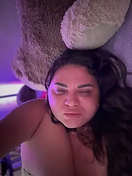 Snapshot of littleRikka chatting on 11.21.25 littleRikka online show from 11.21.25