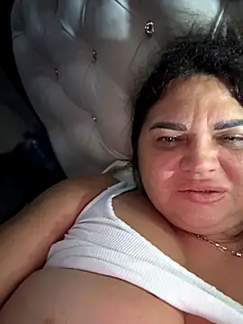 Snapshot of littleRikka chatting on 11.21.25 littleRikka online show from 11.21.25