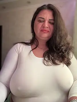 Snapshot of littleRikka chatting on 11.24.25 littleRikka online show from 11.24.25