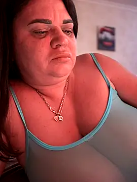 Snapshot of littleRikka chatting on 11.24.25 littleRikka online show from 11.24.25