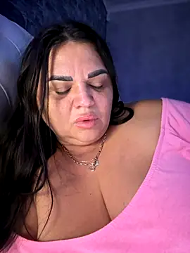 Snapshot of littleRikka chatting on 11.26.25 littleRikka online show from 11.26.25