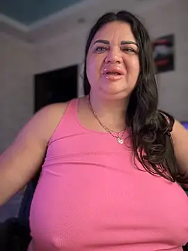 Snapshot of littleRikka chatting on 11.28.25 littleRikka online show from 11.28.25