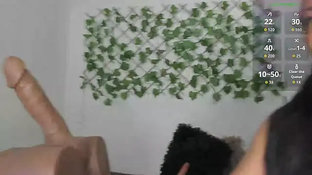 Snapshot of maribad chatting on 10.21.25 maribad online show from 10.21.25