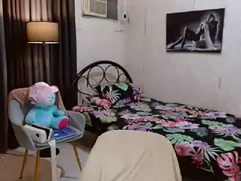 Snapshot of CumEaterLima chatting on 11.16.25 CumEaterLima online show from 11.16.25