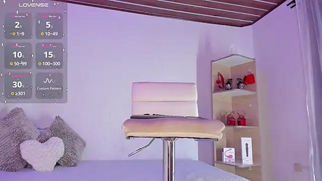 Snapshot of anastasia_bee chatting on 11.03.25 anastasia bee online show from 11.03.25