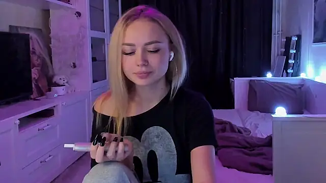 MaryDreaminess online show from 09.18.25