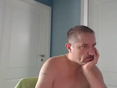 Snapshot of MisterFaithRO chatting on 06.13.26 MisterFaithRO online show from 06.13.26