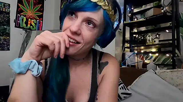 Snapshot of TheDaisyChaos chatting on 11.17.25 TheDaisyChaos online show from 11.17.25