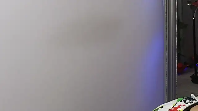 JuliaJuliette online show from 03.04.25