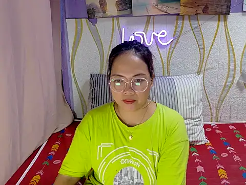 BURBERRY69 online show from 03.10.26