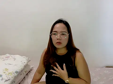 BURBERRY69 online show from 06.26.26