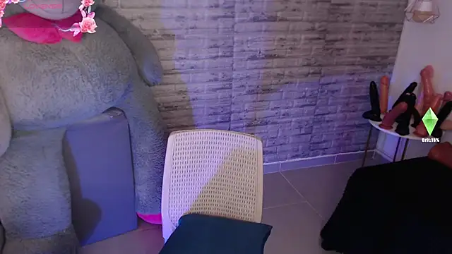 Snapshot of TinnaCobb chatting on 02.12.26 TinnaCobb online show from 02.12.26