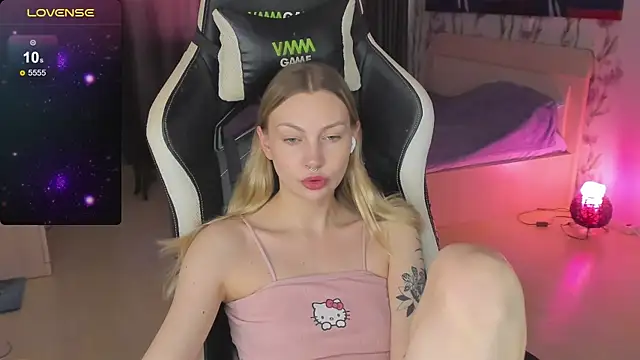 BiMolly online show from 03.19.25