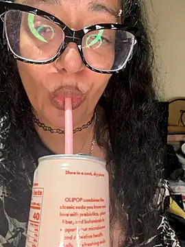 PichyPrettyPussy online show from 11.16.25