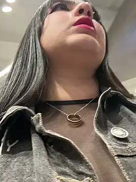 Elle online show from 02.22.25