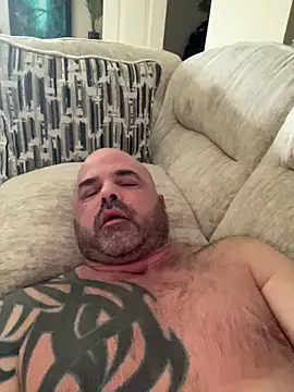 Snapshot of TattooedMonster chatting on 04.12.26 TattooedMonster online show from 04.12.26