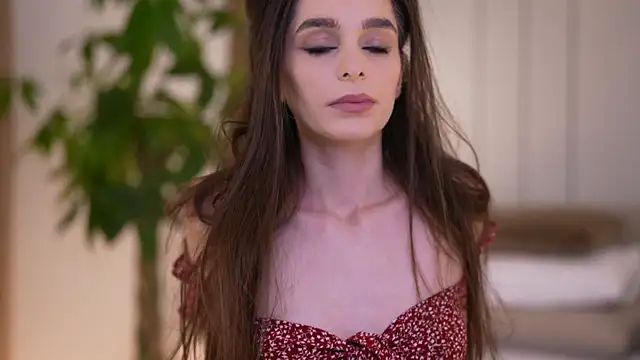 DoviaClaire online show from 12.17.25