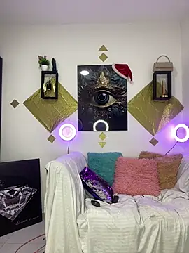 Shantal Lovee online show from 12.18.25