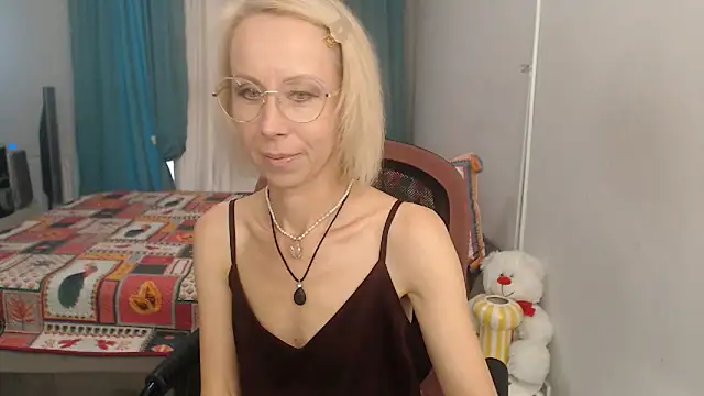 LuxuryNika online show from 09.16.25