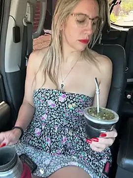 Snapshot of Gatitacarlita chatting on 12.29.24 Gatitacarlita online show from 12.29.24