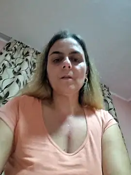 Snapshot of IsabelleCraft chatting on 03.04.25 IsabelleCraft online show from 03.04.25