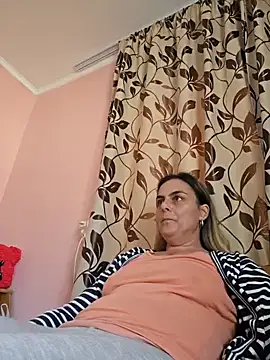 Snapshot of IsabelleCraft chatting on 03.06.25 IsabelleCraft online show from 03.06.25