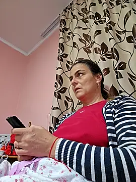 Snapshot of IsabelleCraft chatting on 03.08.25 IsabelleCraft online show from 03.08.25