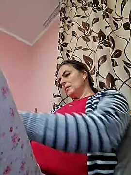 Snapshot of IsabelleCraft chatting on 03.08.25 IsabelleCraft online show from 03.08.25