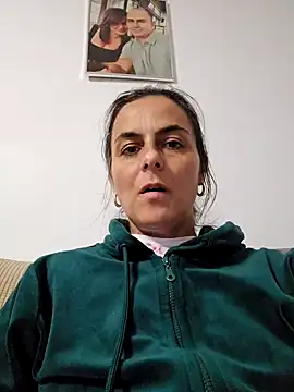 Snapshot of IsabelleCraft chatting on 03.17.25 IsabelleCraft online show from 03.17.25