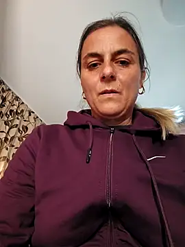 Snapshot of IsabelleCraft chatting on 03.21.25 IsabelleCraft online show from 03.21.25