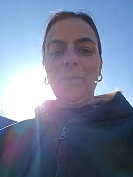 Snapshot of IsabelleCraft chatting on 03.22.25 IsabelleCraft online show from 03.22.25