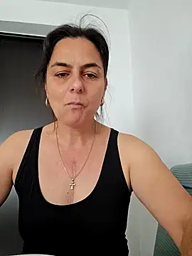 Snapshot of IsabelleCraft chatting on 09.28.25 IsabelleCraft online show from 09.28.25