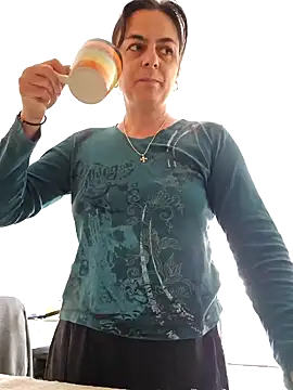 Snapshot of IsabelleCraft chatting on 09.30.25 IsabelleCraft online show from 09.30.25