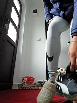 Snapshot of IsabelleCraft chatting on 10.06.25 IsabelleCraft online show from 10.06.25