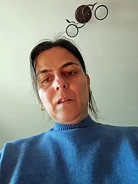 Snapshot of IsabelleCraft chatting on 10.11.25 IsabelleCraft online show from 10.11.25