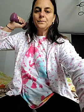 Snapshot of IsabelleCraft chatting on 10.16.25 IsabelleCraft online show from 10.16.25