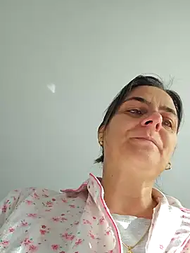 Snapshot of IsabelleCraft chatting on 10.21.25 IsabelleCraft online show from 10.21.25