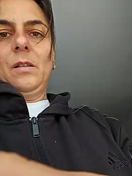 Snapshot of IsabelleCraft chatting on 10.22.25 IsabelleCraft online show from 10.22.25