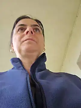 Snapshot of IsabelleCraft chatting on 11.22.25 IsabelleCraft online show from 11.22.25