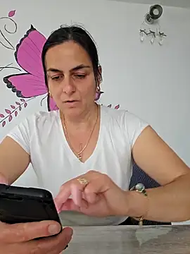 Snapshot of IsabelleCraft chatting on 11.25.25 IsabelleCraft online show from 11.25.25