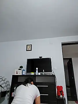 Snapshot of IsabelleCraft chatting on 11.28.25 IsabelleCraft online show from 11.28.25